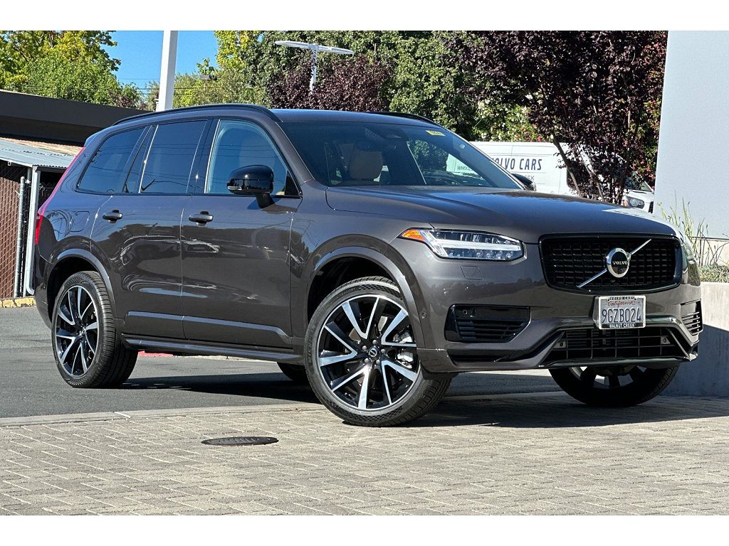 2023 Volvo XC90 Recharge T8 Ultimate Dark