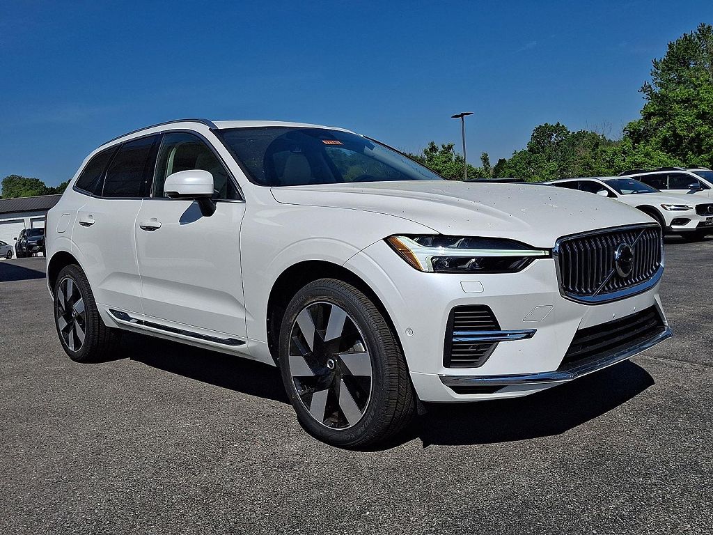 2023 Volvo XC60 Recharge Plug-In Hybrid Ultimate Bright Theme