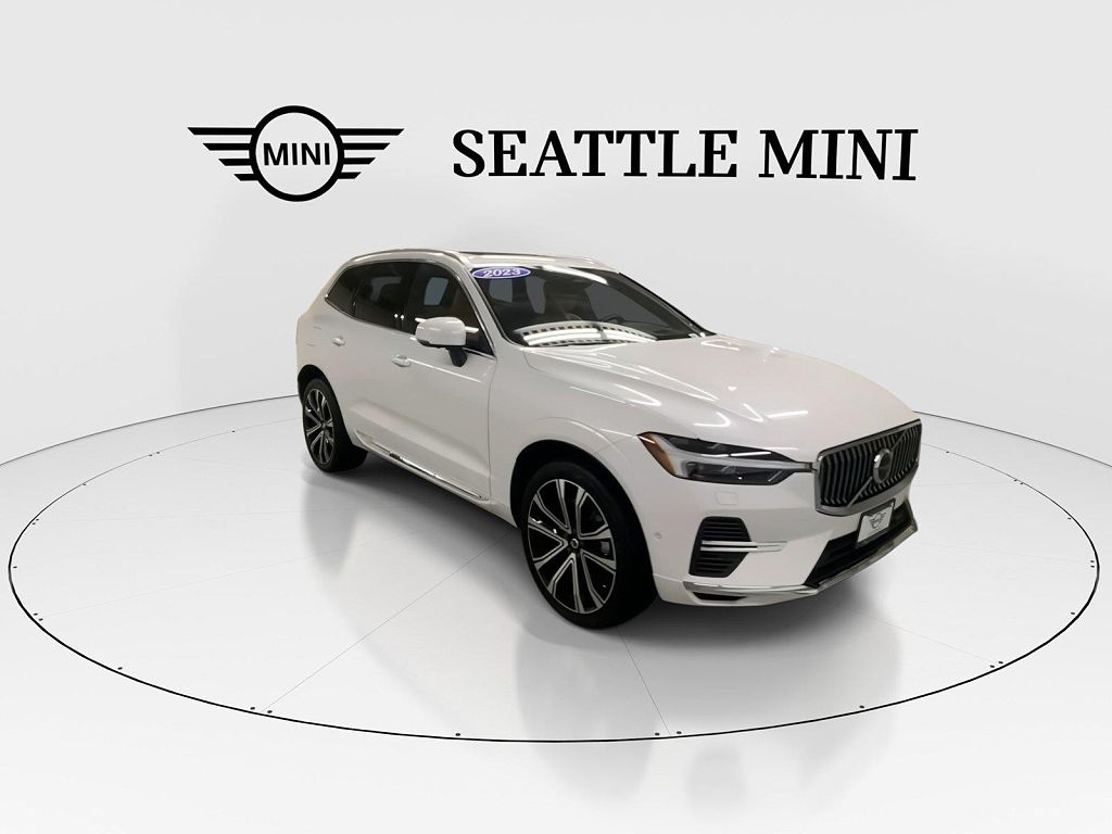 2023 Volvo XC60 Recharge T8 Ultimate Bright Theme