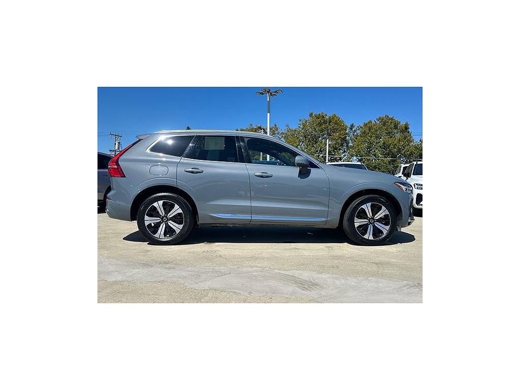 2023 Volvo XC60 Recharge Plug-In Hybrid Recharge Plus Bright Theme