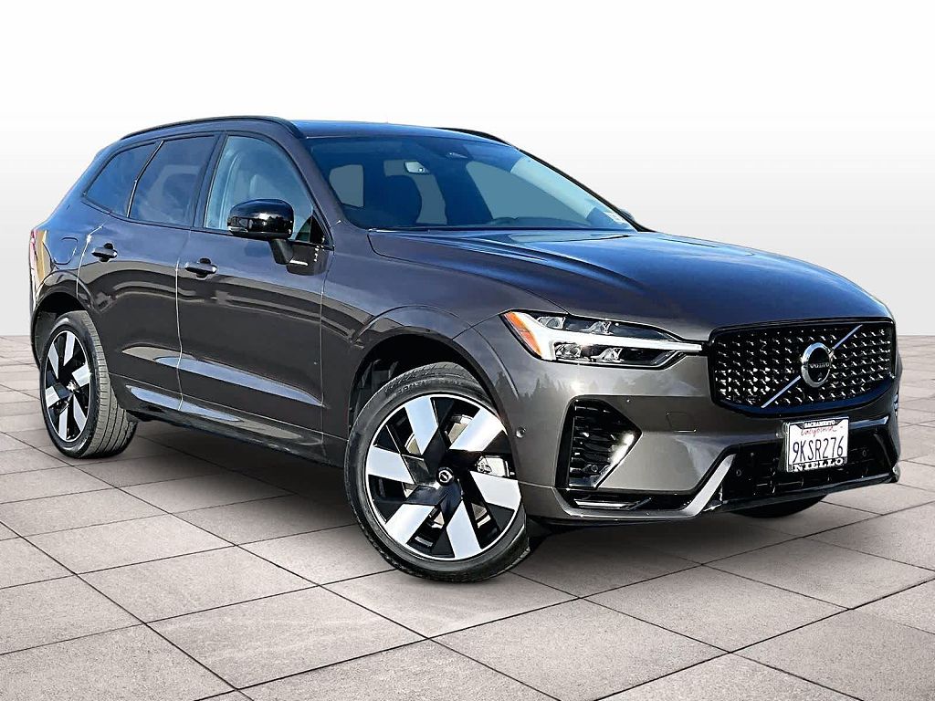 2024 Volvo XC60 Recharge Plug-In Hybrid Plus Dark Theme