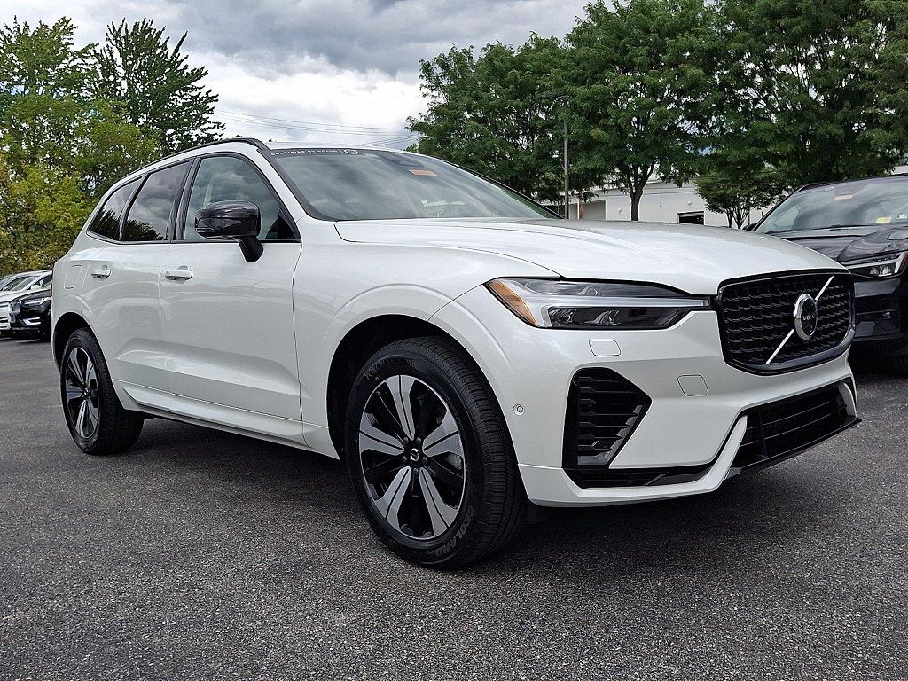 2024 Volvo XC60 Recharge Plug-In Hybrid Plus Dark Theme