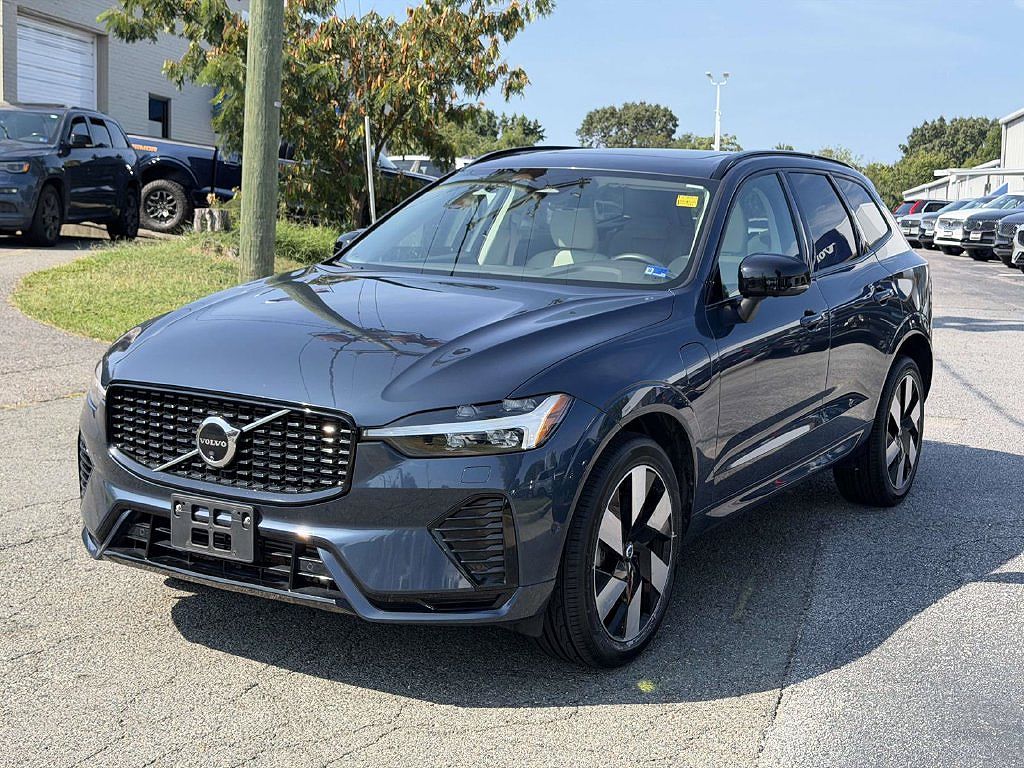 2024 Volvo XC60 Recharge Plug-In Hybrid T8 Plus Dark Theme