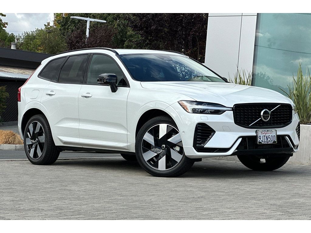 2024 Volvo XC60 plug-in hybrid T8 Plus Dark