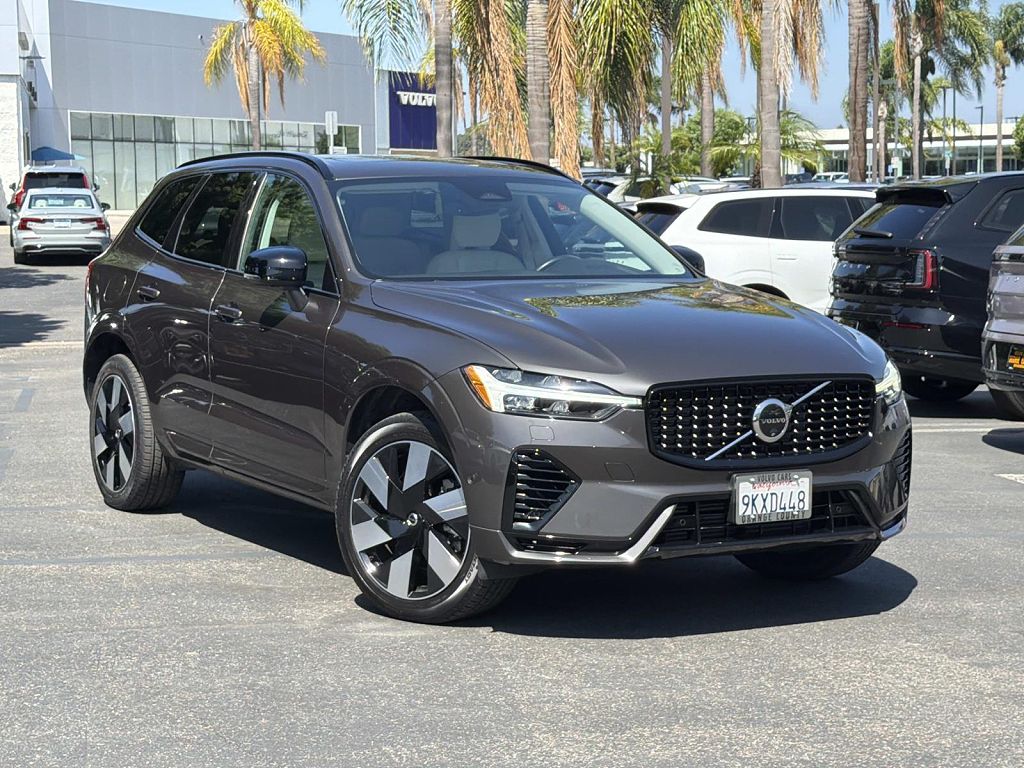 2024 Volvo XC60 Recharge Plug-In Hybrid T8 eAWD PHEV Plus Dark Theme