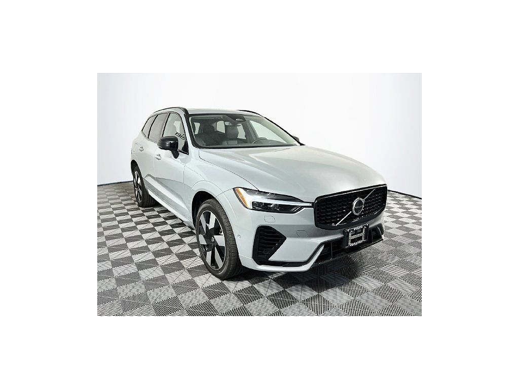 2024 Volvo XC60 Recharge Plug-In Hybrid Plus Dark Theme