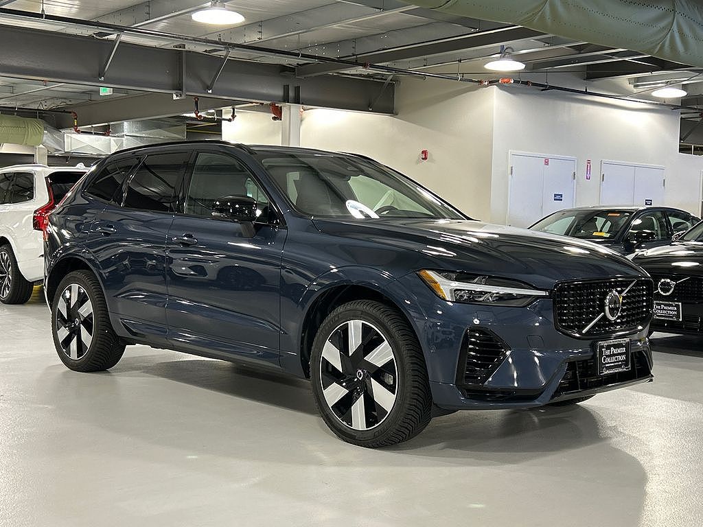 2024 Volvo XC60 plug-in hybrid T8 Plus Dark