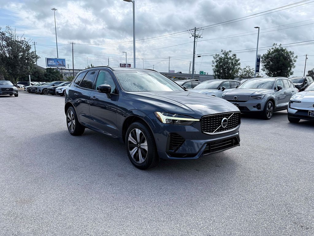 2024 Volvo XC60 plug-in hybrid T8 Plus Dark