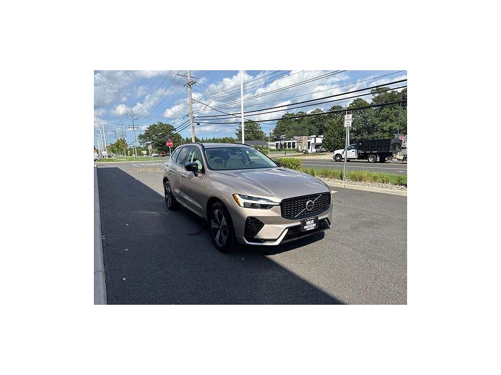 2024 Volvo XC60 Recharge Plug-In Hybrid T8 Plus Dark Theme