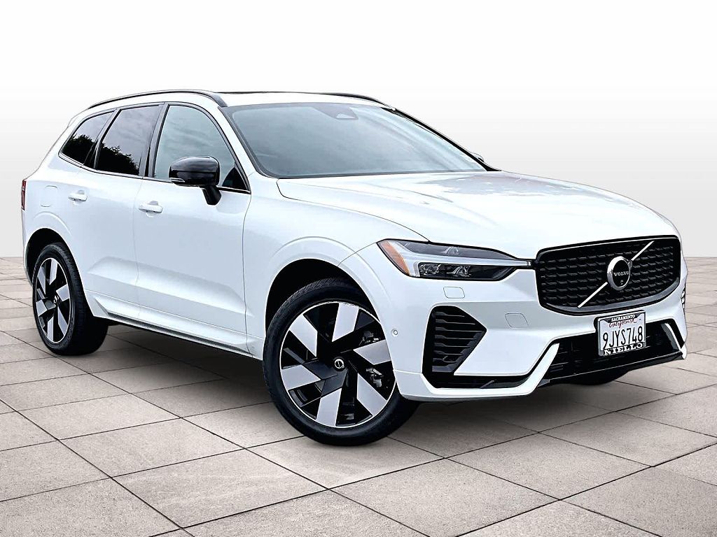 2024 Volvo XC60 Recharge Plug-In Hybrid Plus Dark Theme