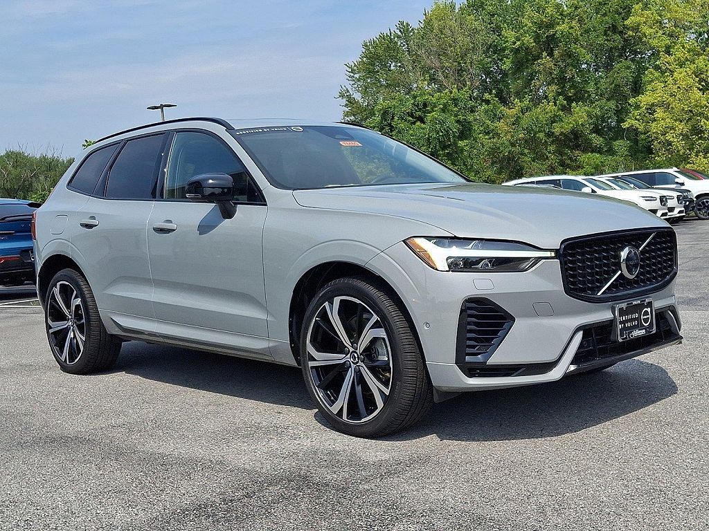 2024 Volvo XC60 Recharge Plug-In Hybrid Ultimate Dark Theme