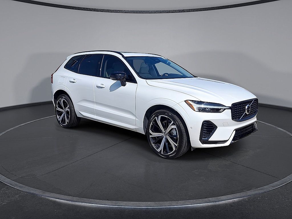 2023 Volvo XC60 Recharge Plug-In Hybrid Ultimate Dark