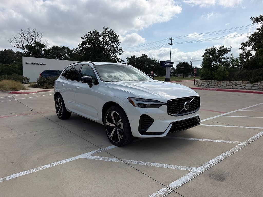 2024 Volvo XC60 plug-in hybrid T8 Ultimate Dark