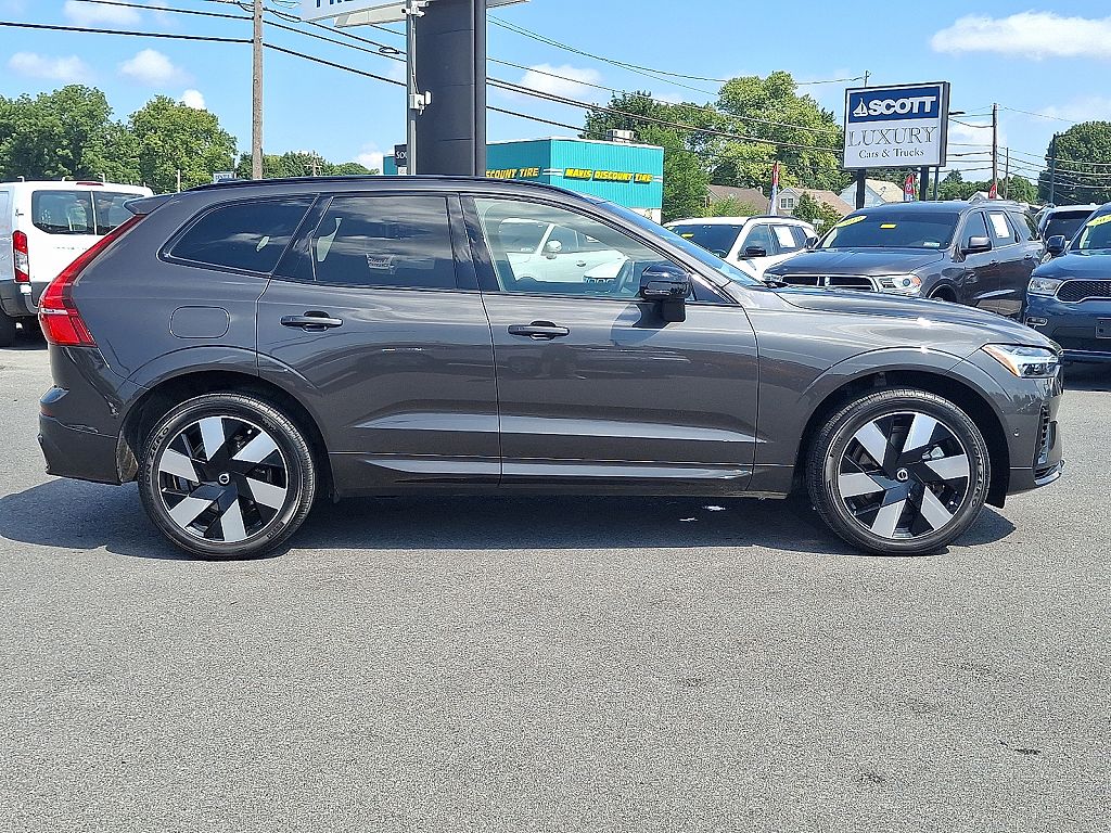 2024 Volvo XC60 plug-in hybrid T8 Ultimate Dark