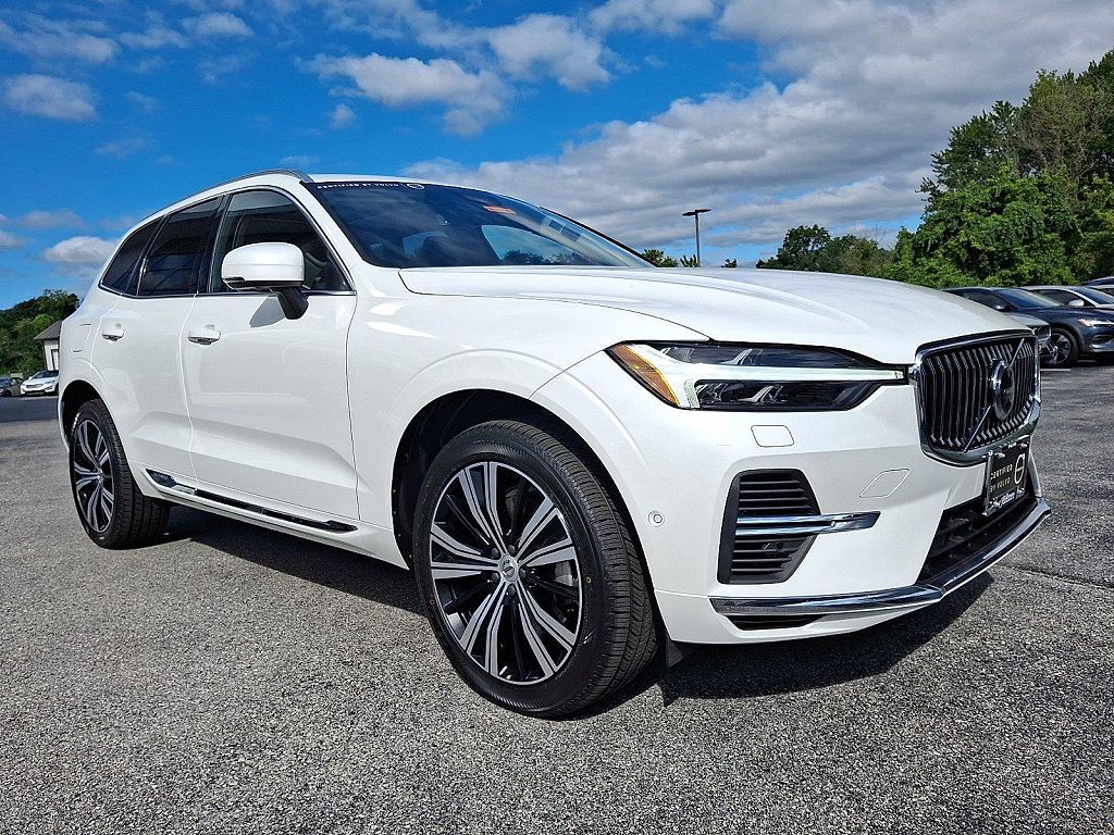 2023 Volvo XC60 Recharge Plug-In Hybrid Plus Bright Theme