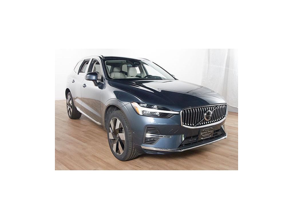 2023 Volvo XC60 Recharge Plug-In Hybrid T8 Plus Bright Theme