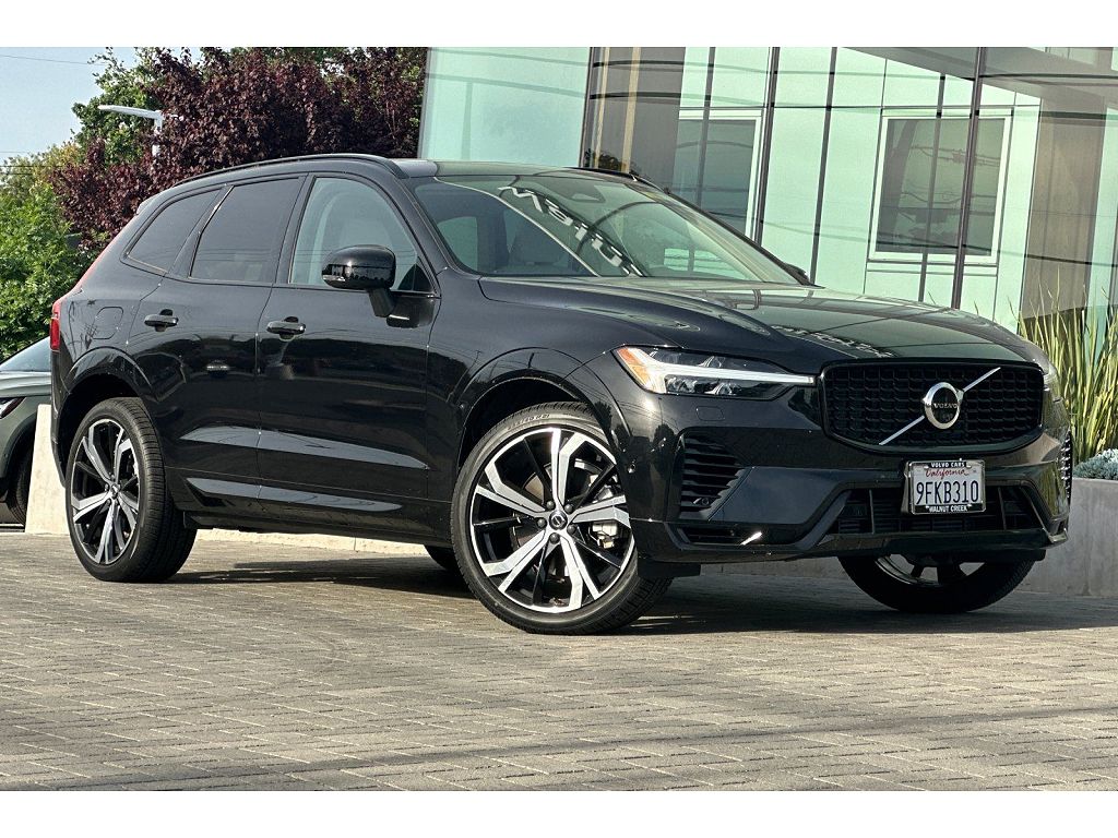 2023 Volvo XC60 Recharge T8 Ultimate Dark