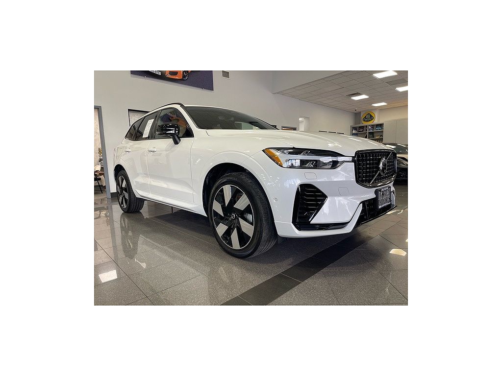 2023 Volvo XC60 Recharge Plug-In Hybrid Ultimate Dark