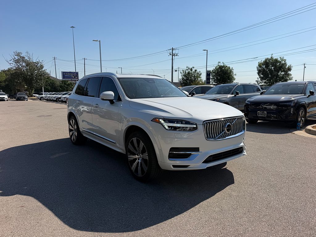 2025 Volvo XC90 plug-in hybrid T8 Plus 6-Seater