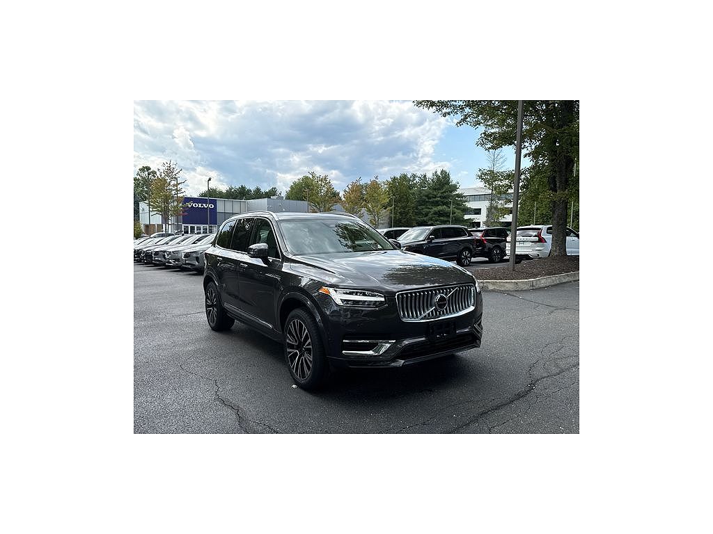 2025 Volvo XC90 plug-in hybrid T8 Plus