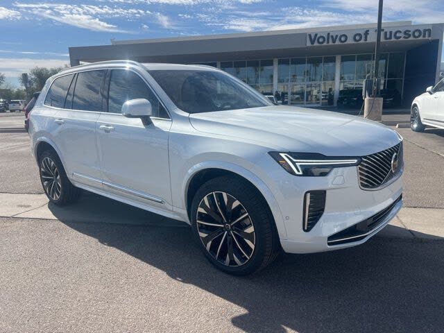 2026 Volvo XC90 T8 Plus
