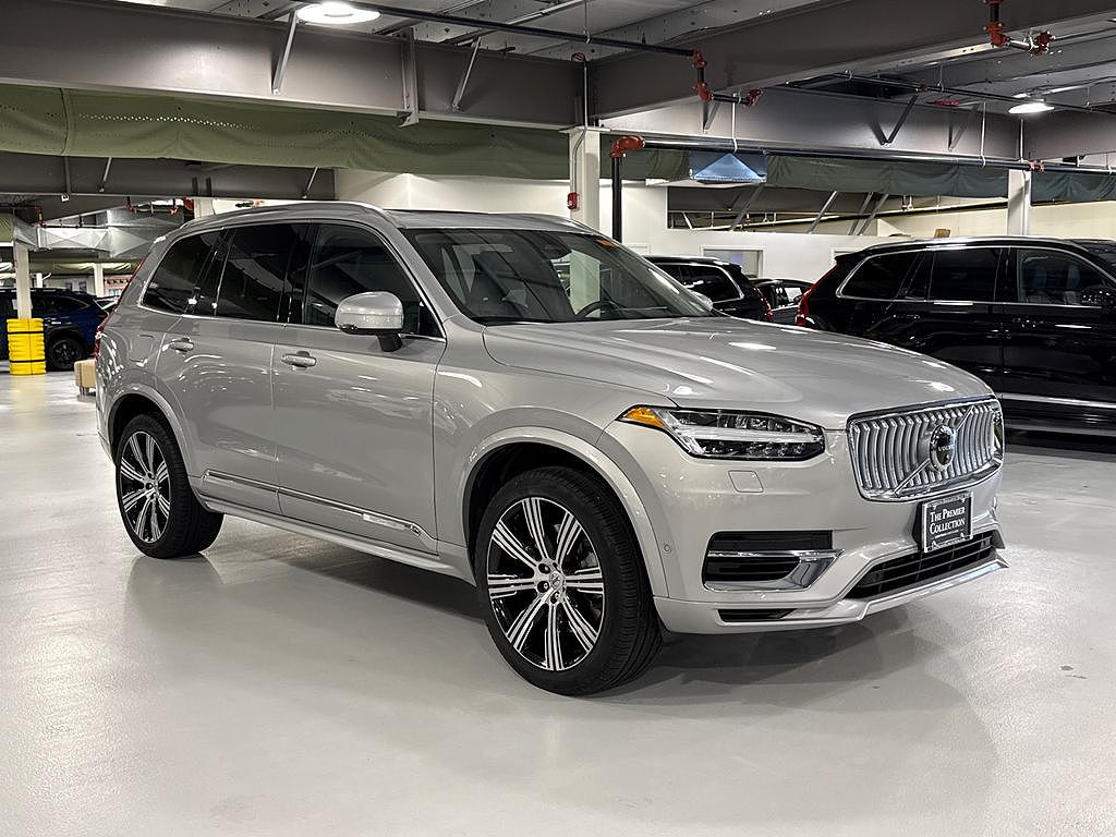 2024 Volvo XC90 plug-in hybrid T8 Plus 6-Seater