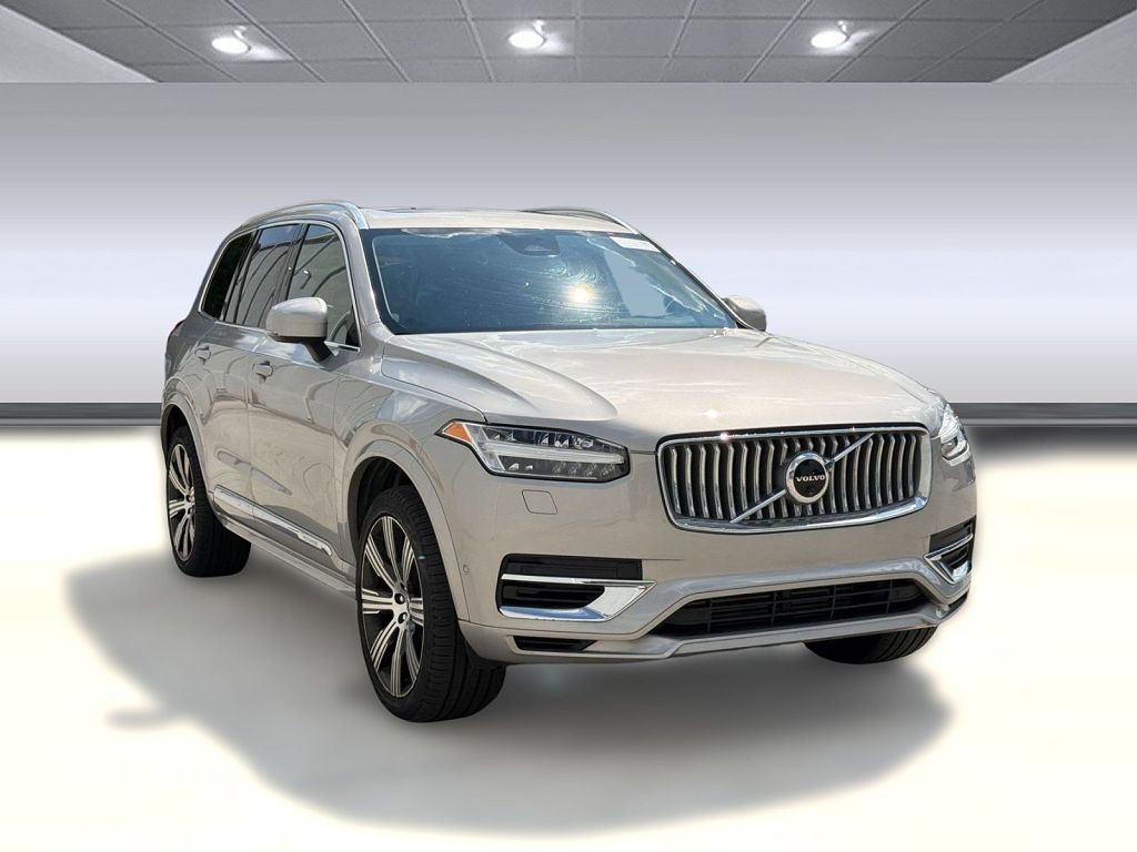 2024 Volvo XC90 plug-in hybrid Plus