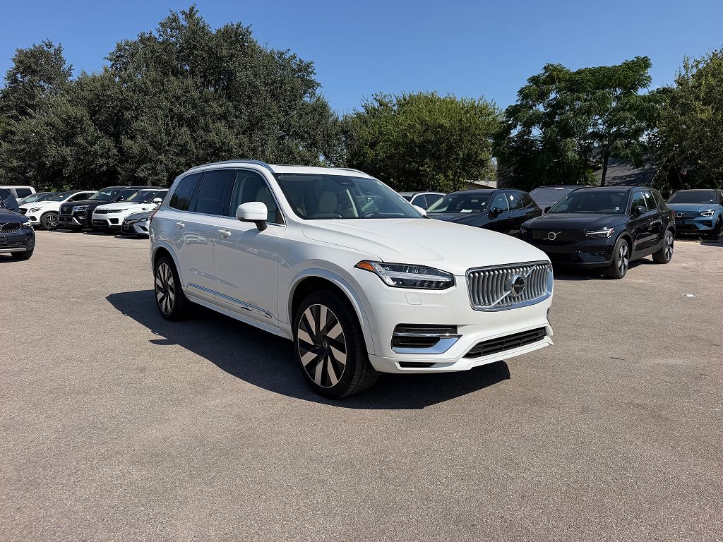 2024 Volvo XC90 plug-in hybrid T8 Ultimate 6-Seater