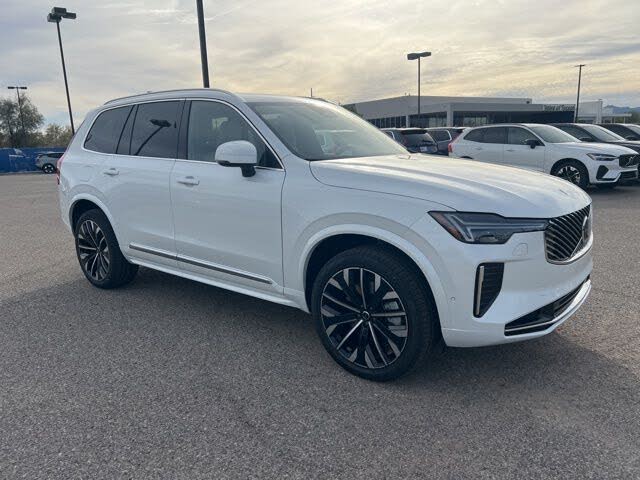 2026 Volvo XC90 T8 Plus