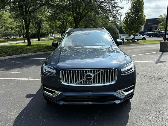 2025 Volvo XC90 Plug-In Hybrid T8 AWD Core 7-Seater