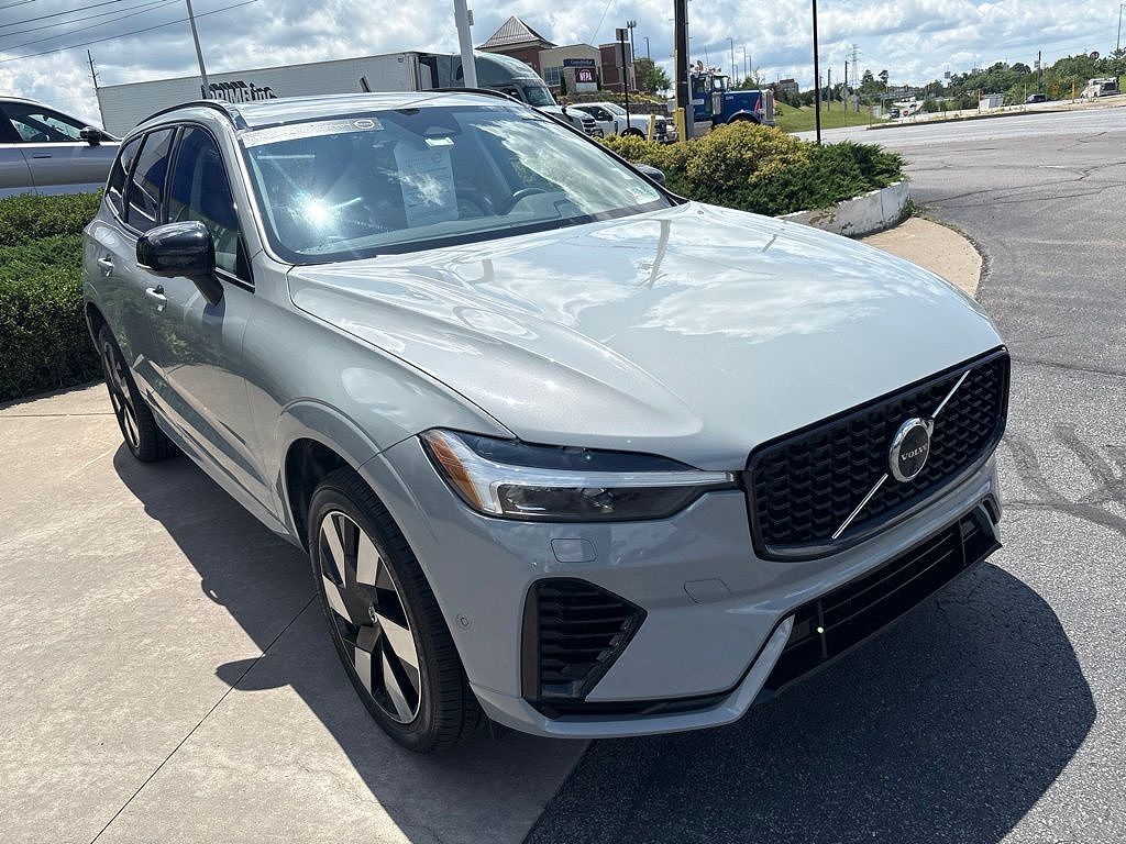 2025 Volvo XC60 Plug-In Hybrid T8 Plus
