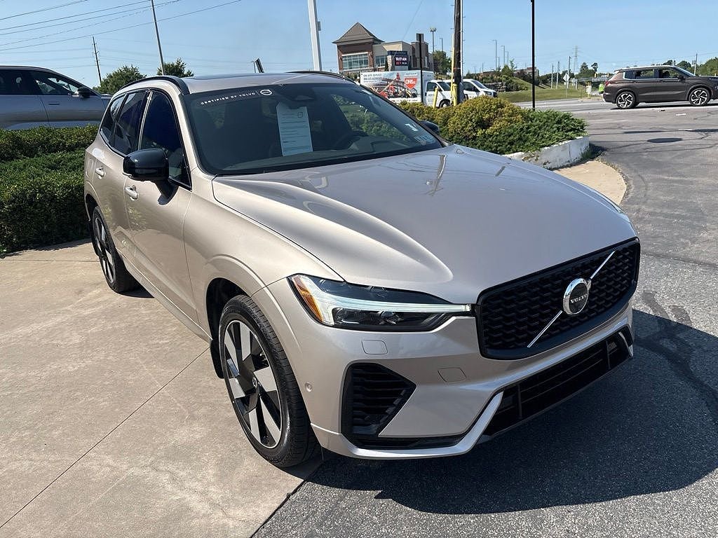 2025 Volvo XC60 T8 Plus