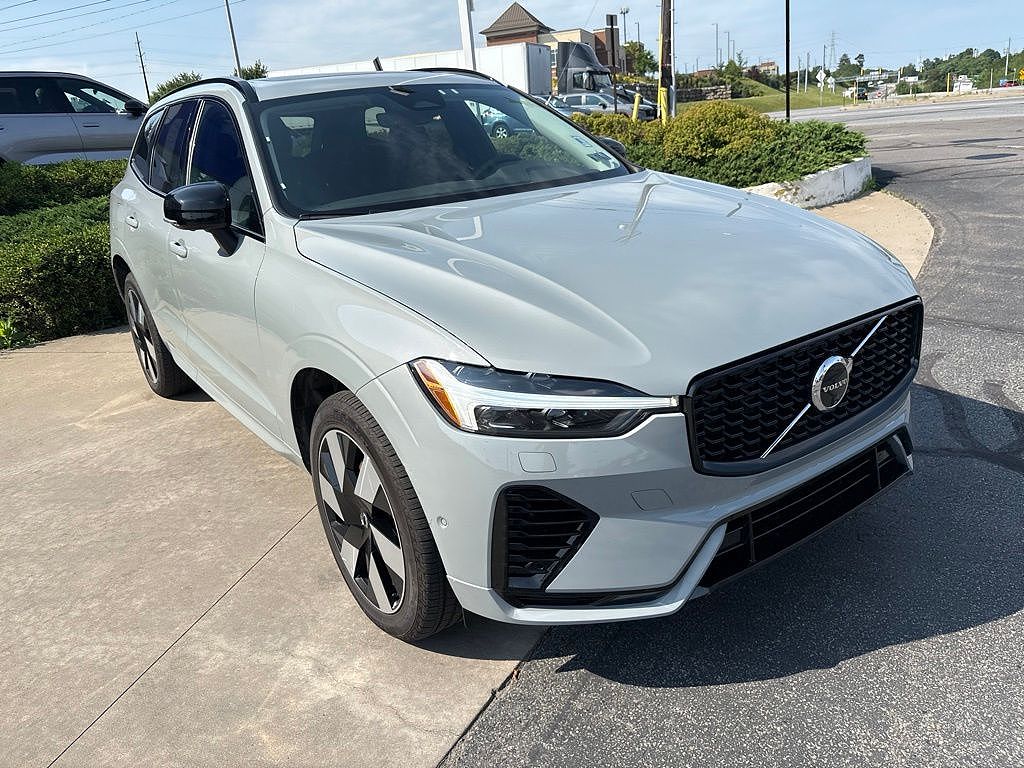 2025 Volvo XC60 Plug-In Hybrid T8 Plus