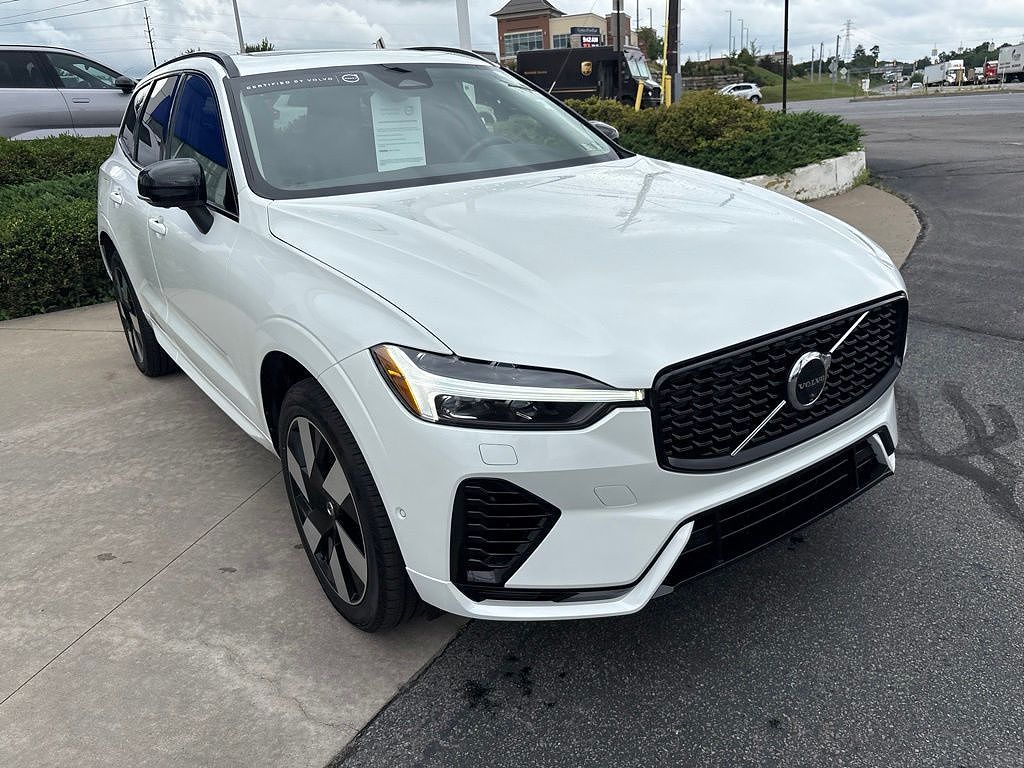 2025 Volvo XC60 Plug-In Hybrid T8 Plus