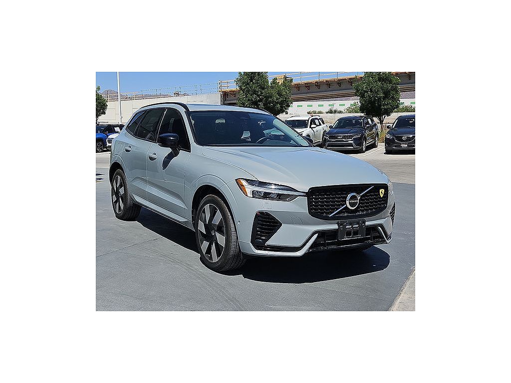 2025 Volvo XC60 T8 Plus