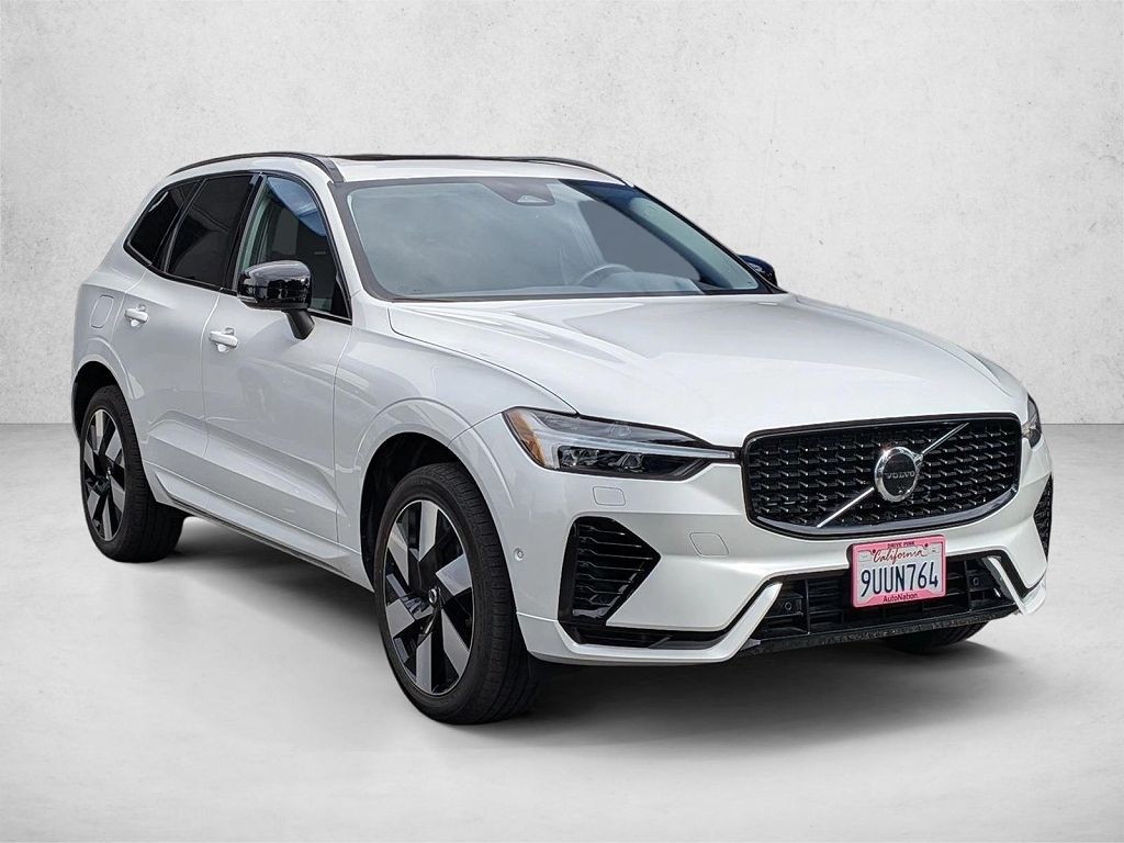 2025 Volvo XC60 Plug-In Hybrid T8 Plus