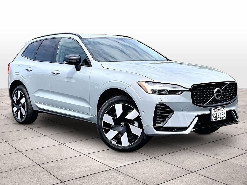 2025 Volvo XC60 T8 Plus