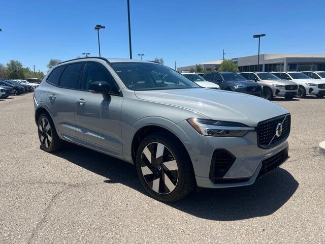 2025 Volvo XC60 T8 Plus