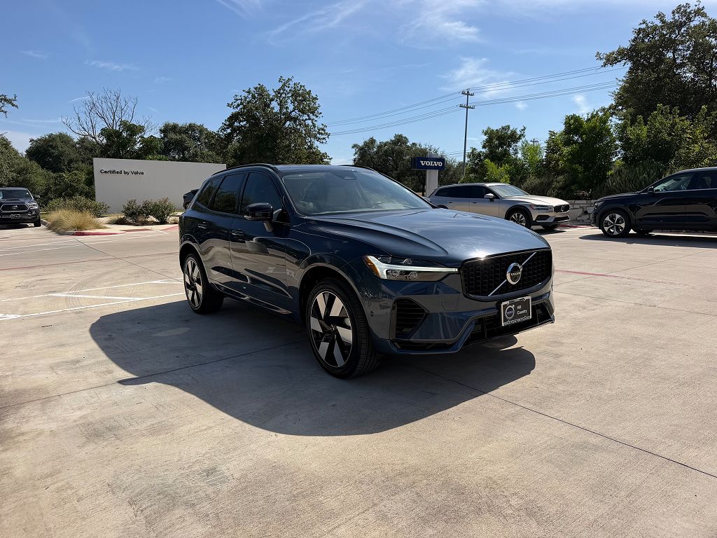 2025 Volvo XC60 plug-in hybrid T8 Plus