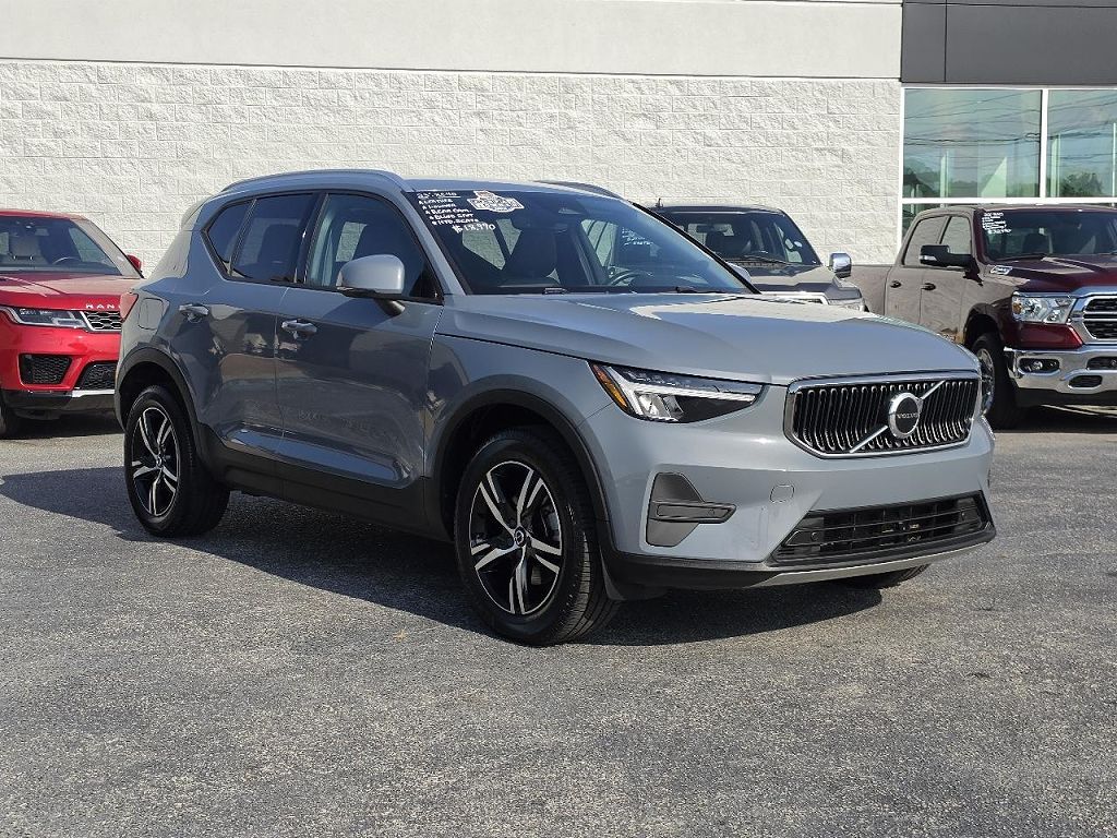 2023 Volvo XC40 B4 Core