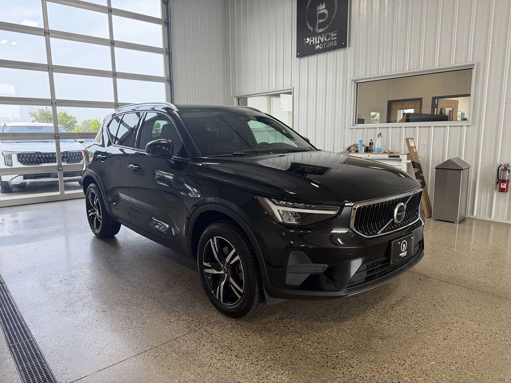 2023 Volvo XC40 B4 Core