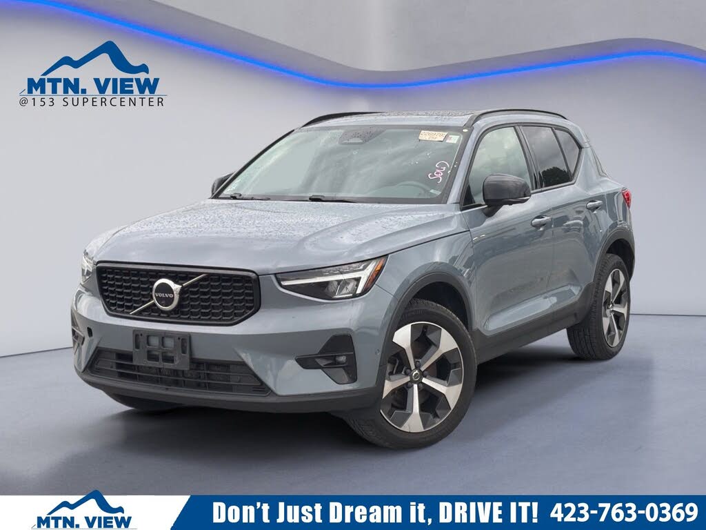 2023 Volvo XC40 B4 Ultimate Dark