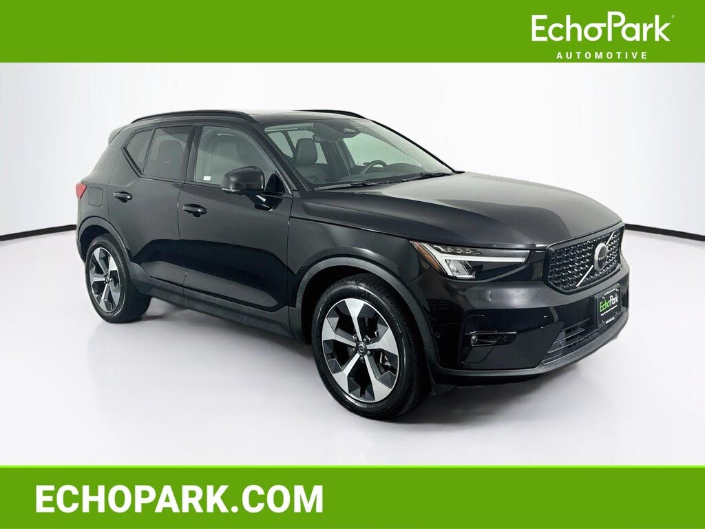 2023 Volvo XC40 B4 Ultimate Dark