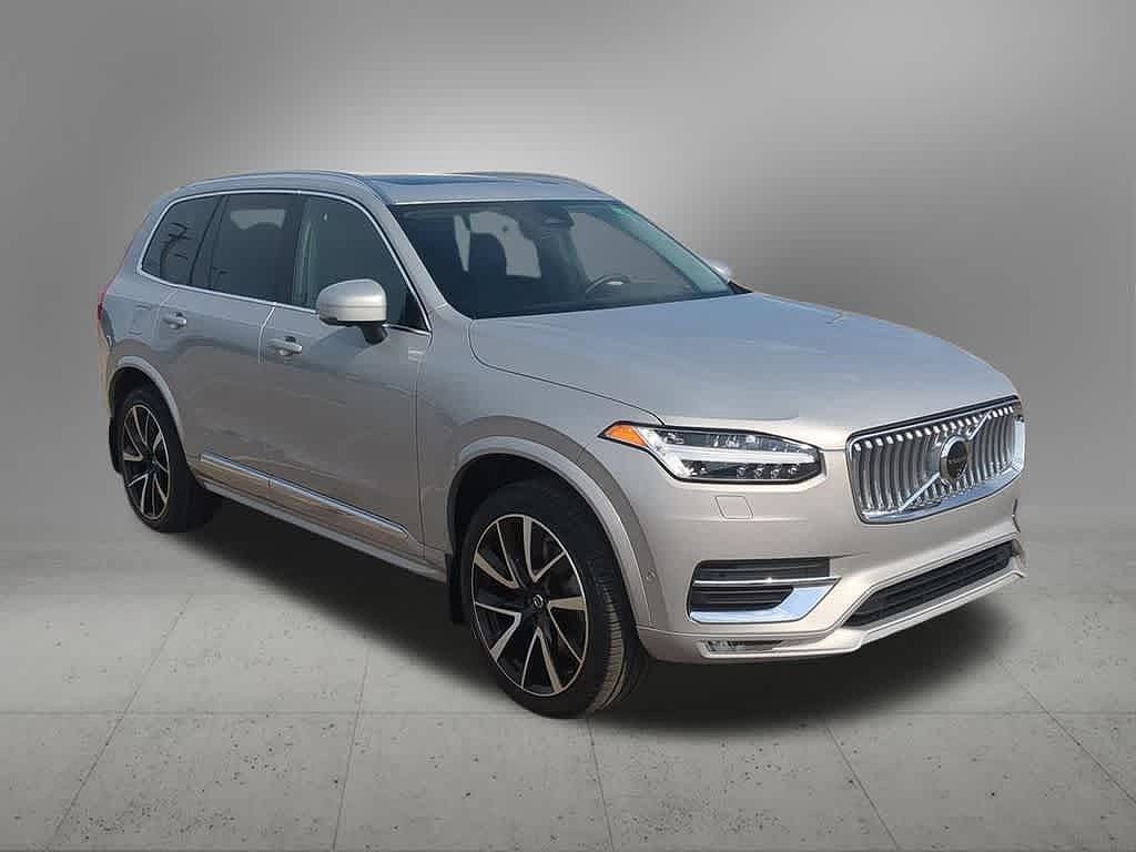 2024 Volvo XC90 B5 Plus