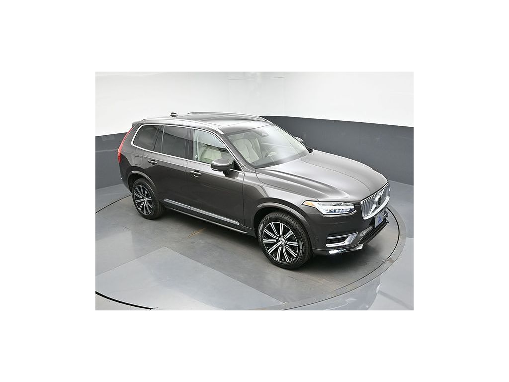2024 Volvo XC90 B5 Plus
