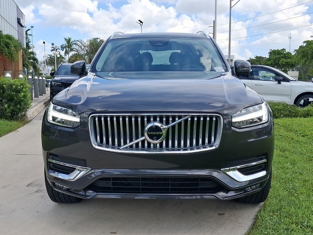 2024 Volvo XC90 B5 Plus