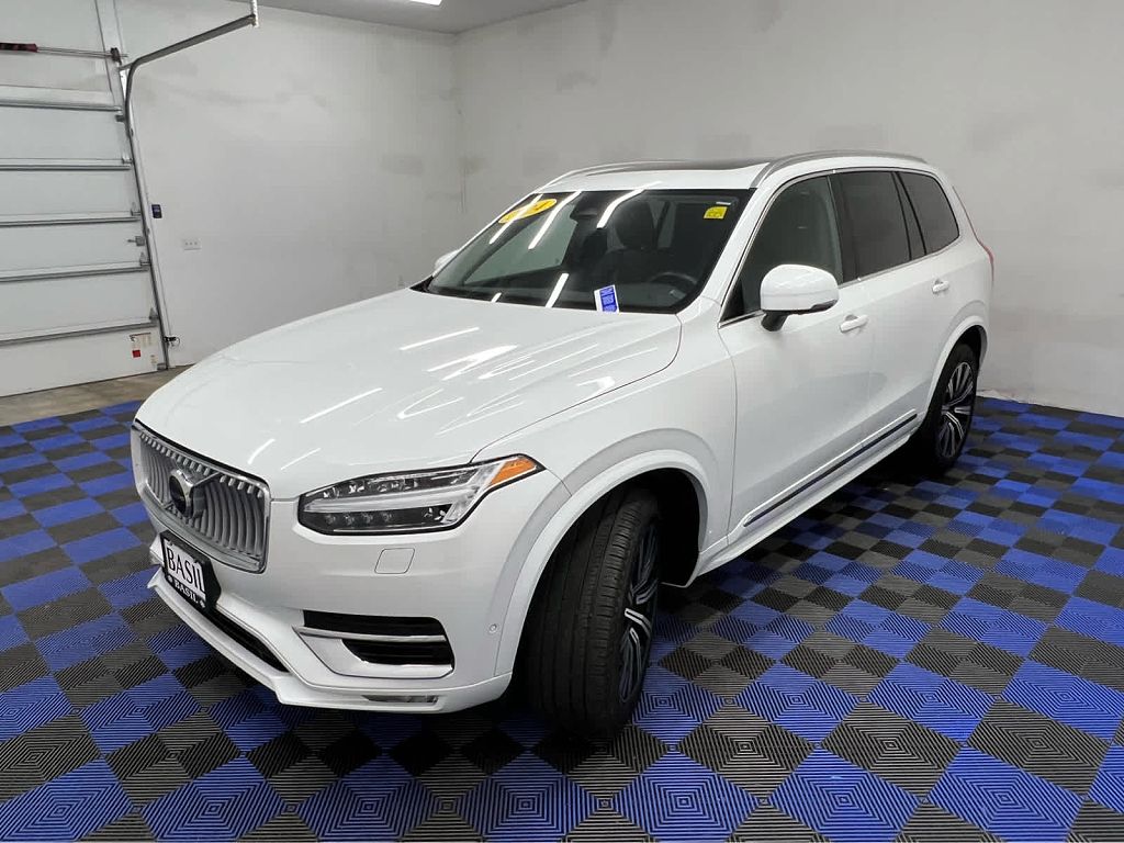 2024 Volvo XC90 Plus Bright Theme