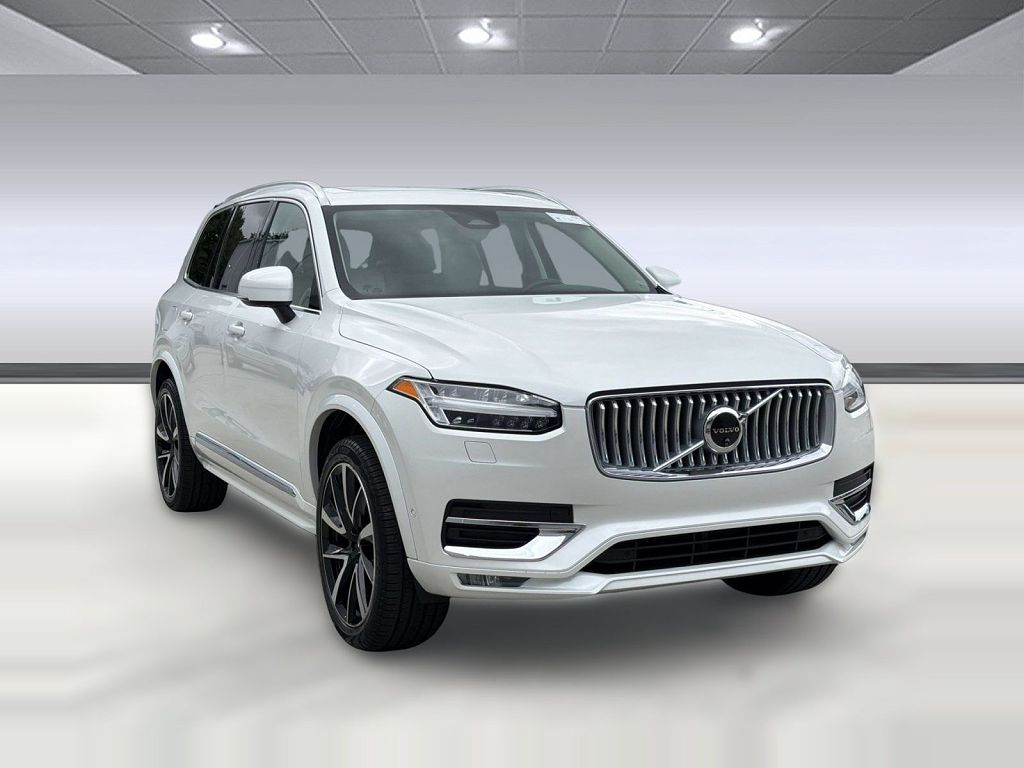 2024 Volvo XC90 Plus Bright Theme