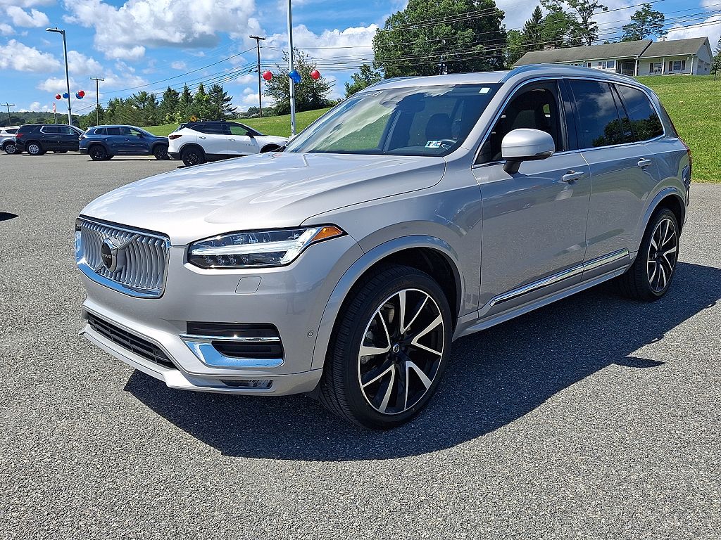 2024 Volvo XC90 B5 Plus Bright Theme