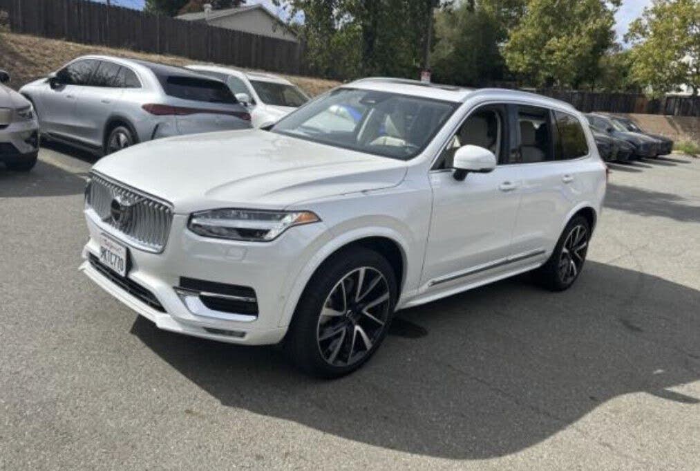2024 Volvo XC90 B5 Plus